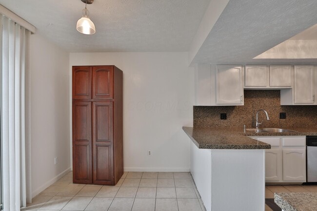 Building Photo - 4966 Wintersong Ln
