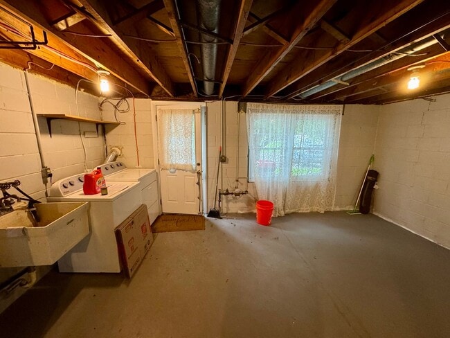 Building Photo - Charming 2 Bed 1 Bath in Cranberry!
