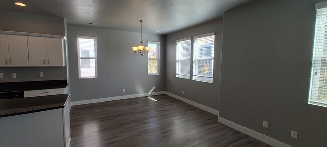 Foto del edificio - GORGEOUS Downtown Unit!!!