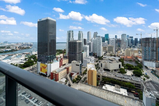 Foto del edificio - 701 NE 1st Ave
