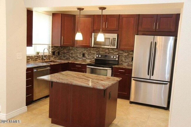 Building Photo - 1214 E Kerry Ln