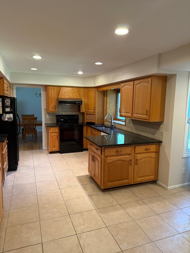 Building Photo - 3925 Waldenwood Dr