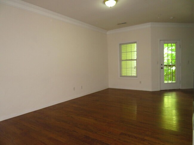 Foto del edificio - 8809 Fairview Bluff