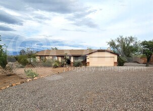 Building Photo - 4832 N Avenida Largo