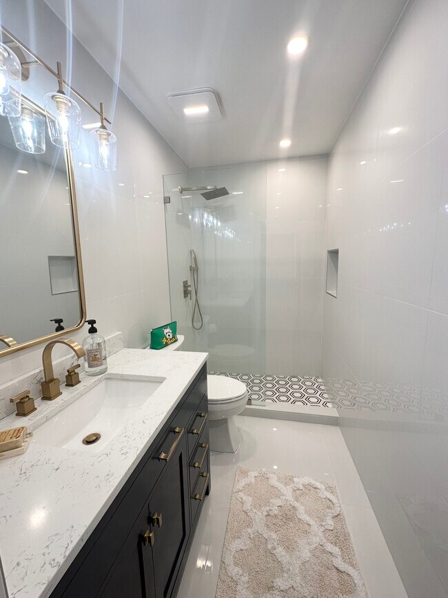 Foto del edificio - 470 Lakeside Cir