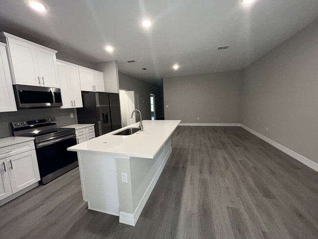 Building Photo - 13616 SW 61st Cir