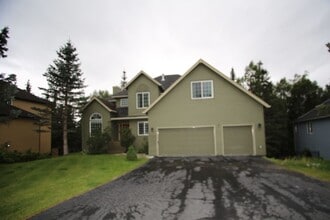 Building Photo - 9010 Sahalee Dr