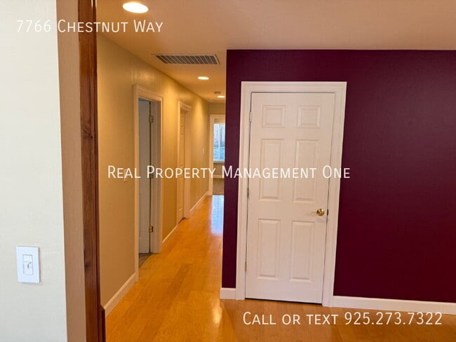 Building Photo - 7766 Chestnut Way