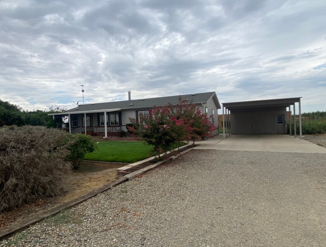 1139 Apricot Ave, Patterson, CA 95363 House Rental in Patterson, CA