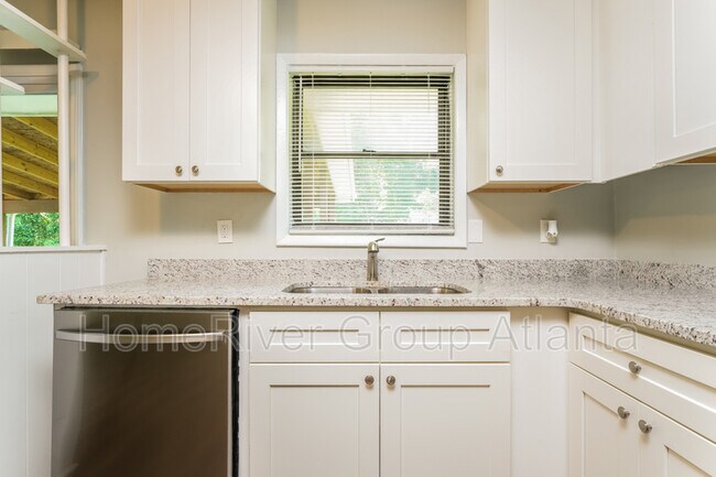 Building Photo - 3691 Glen Falls Dr