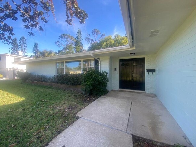 Building Photo - Spacious Ormond Beachside Home