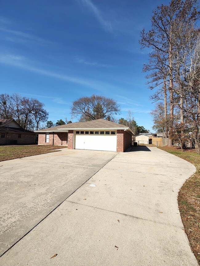 Building Photo - 132 Greenleaf Dr