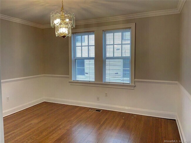 Foto del edificio - 57 Scofield Ave