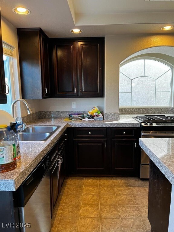 Building Photo - 1026 E Sonoran Hope Ave