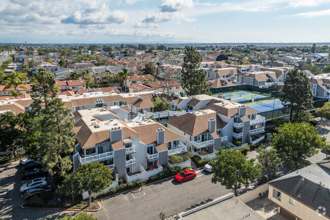 4682 Warner Ave - Pointe Surfside