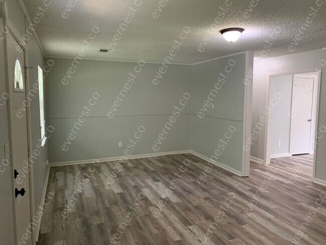 Building Photo - 2825 Emerald Ave