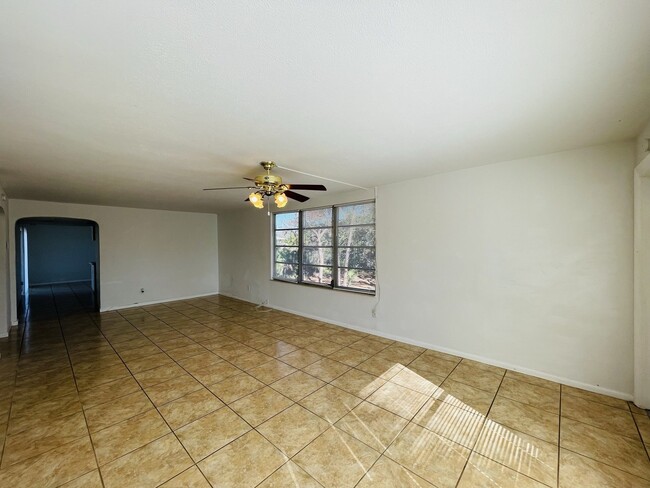 Building Photo - Charming 2 Bed, 2 Bath Apartment in Bonita...