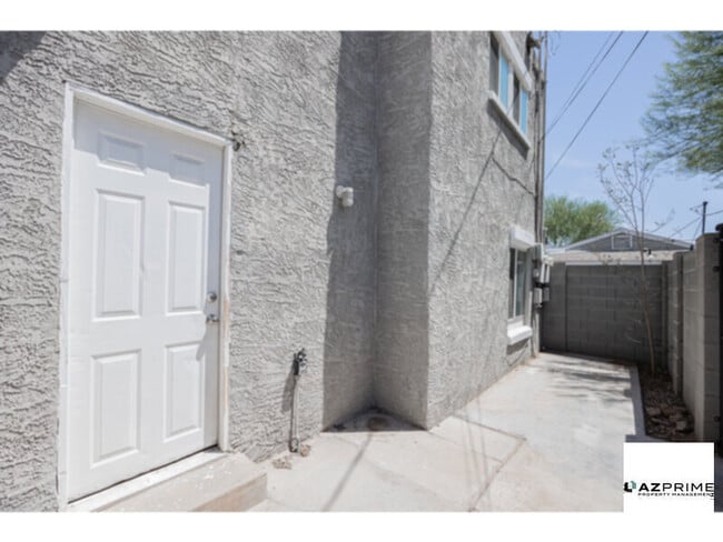 Building Photo - Find Comfort and Style in This Beautifully...