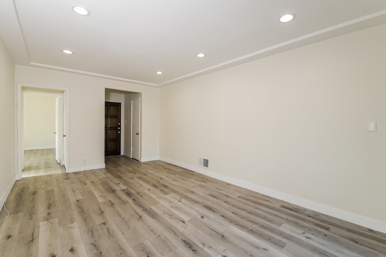 Foto principal - 1318 N Crescent Heights Blvd