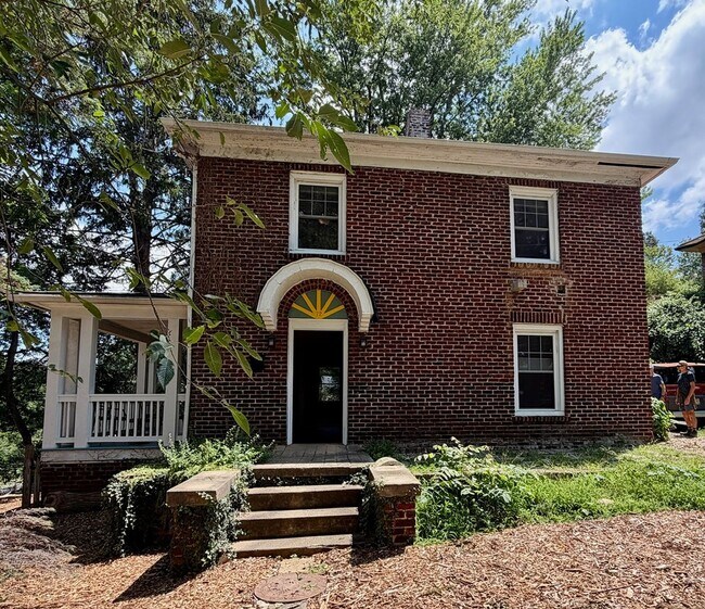 Building Photo - Central - Beautiful 1920's Traditional Brick Home, Newly Renovated