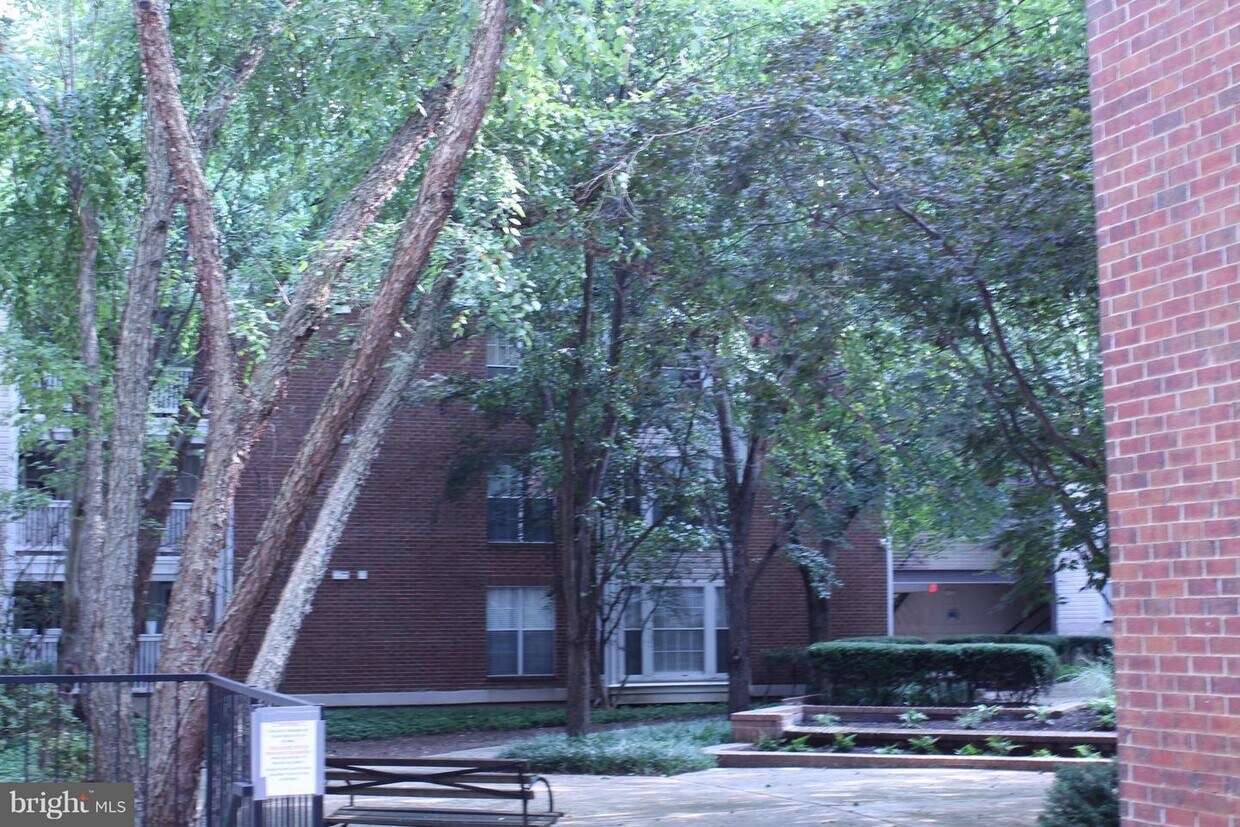 1504 Lincoln Way Unit 133, McLean, VA 22102 Condo for Rent in McLean, VA