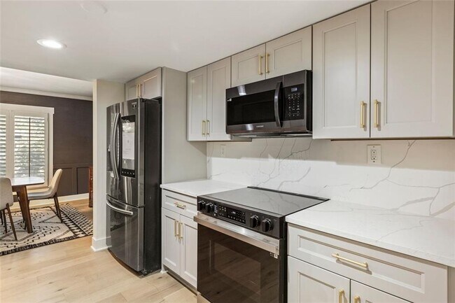 Foto del edificio - 72 Ivy Pkwy NE