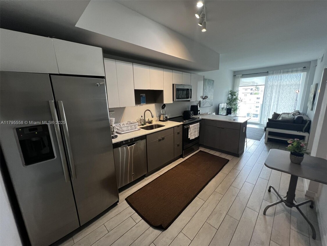 Foto principal - 321 NE 26th St