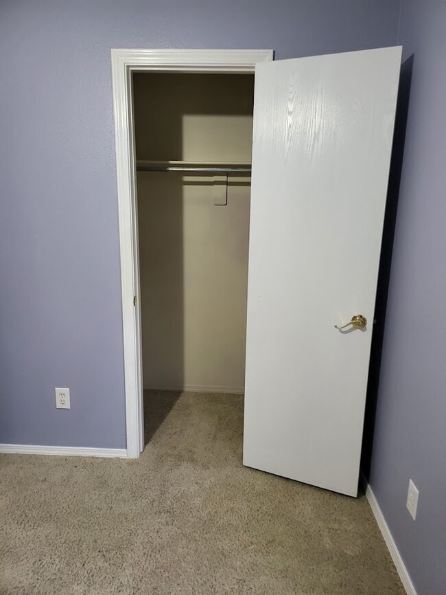 Building Photo - 616 NE Fenway Ave