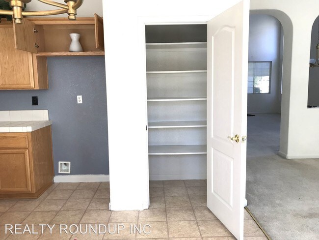 Foto del edificio - 4 br, 2.5 bath House - 8158 Pond Brook Way
