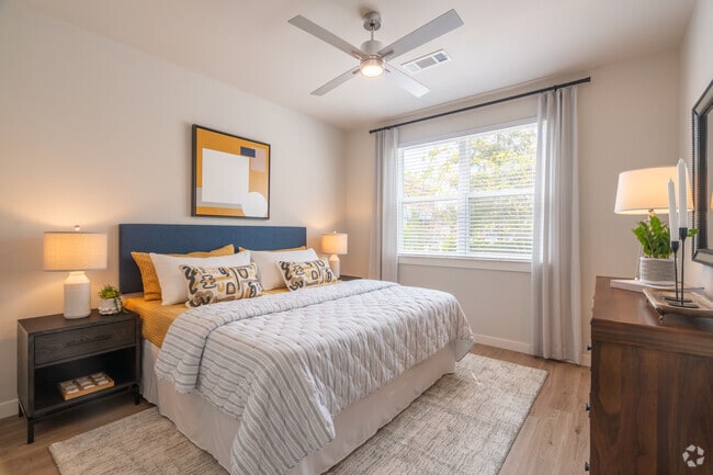 2BR, 2BA -1053SF - Broadstone Baybrook