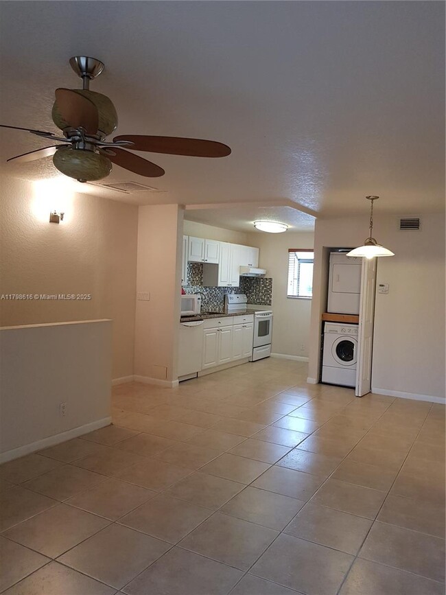 Building Photo - 509 Gardens Dr