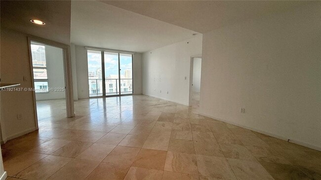 Building Photo - 1155 Brickell Bay Dr
