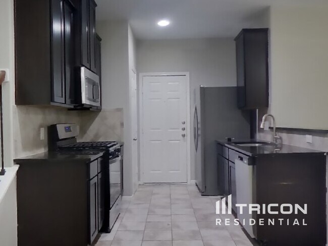 Foto del edificio - 8038 Villa Lago Ln