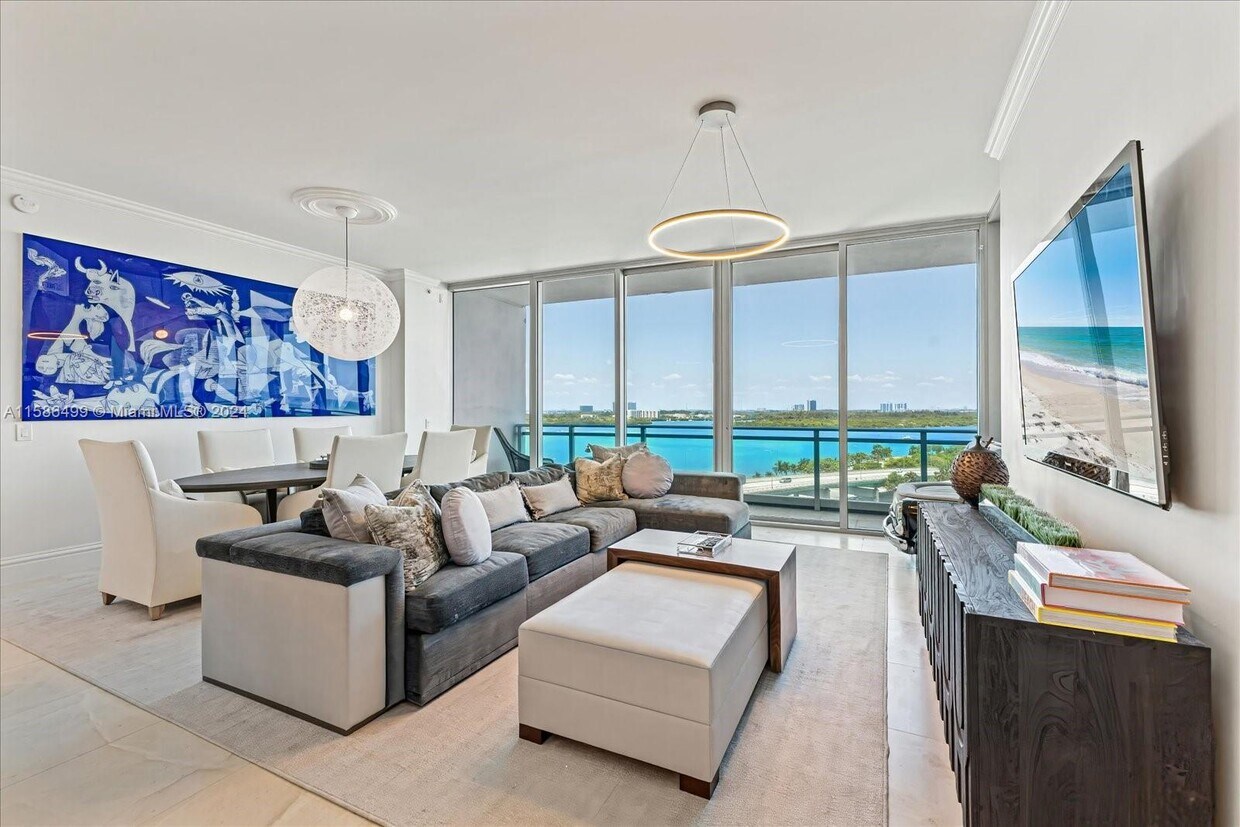 Primary Photo - 10295 Collins Ave