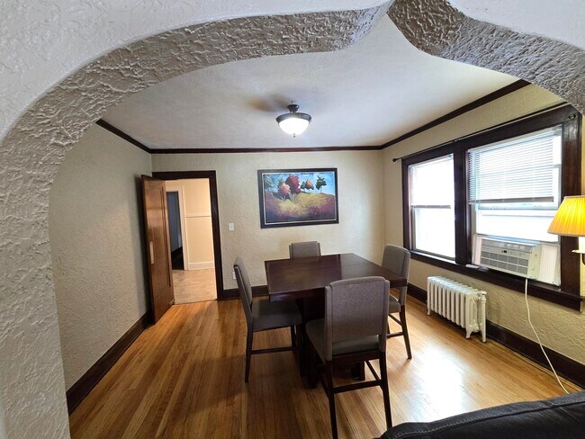 Foto del edificio - 1913 Douglas St