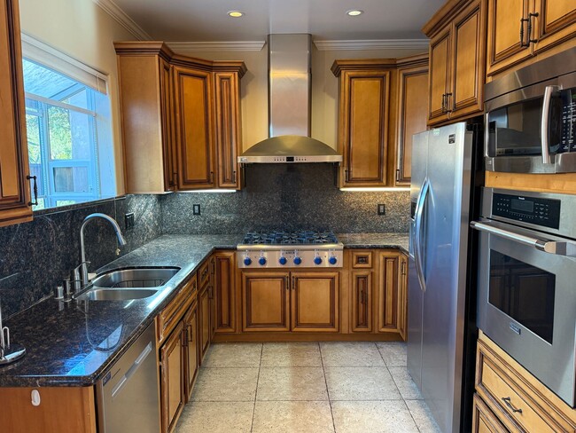 Building Photo - Bright 3 bedroom 2.5 Bath Home in Campbell