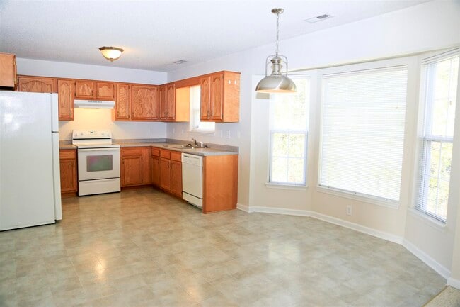 Building Photo - 211 Chadwick Shores Dr