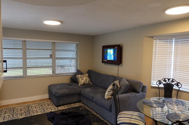 Foto del edificio - 1001 SW 12th Terrace