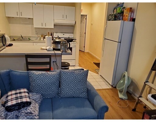 Building Photo - 18 Symphony Rd