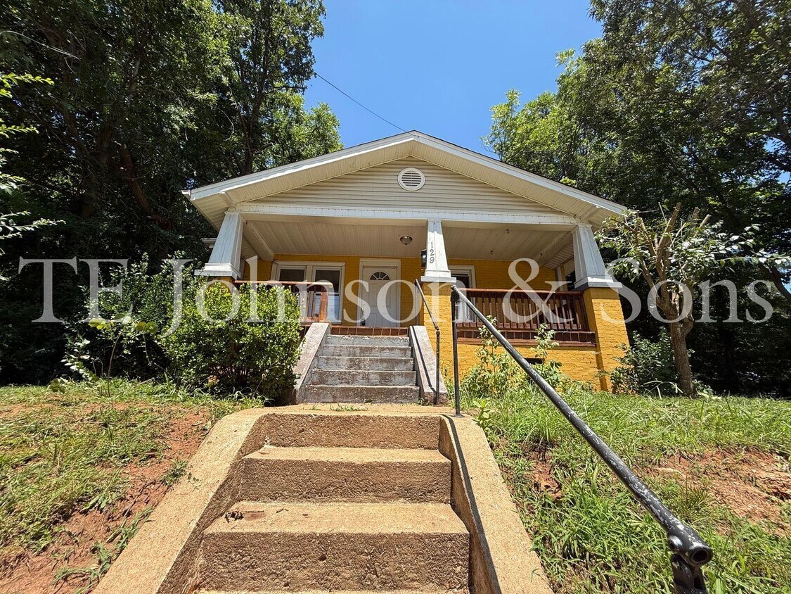 Primary Photo - 2 Bedroom Home in Washington Park