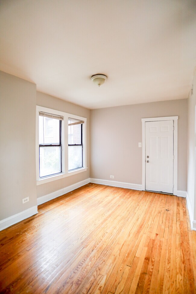 Foto del edificio - 2625.5 N Spaulding Ave