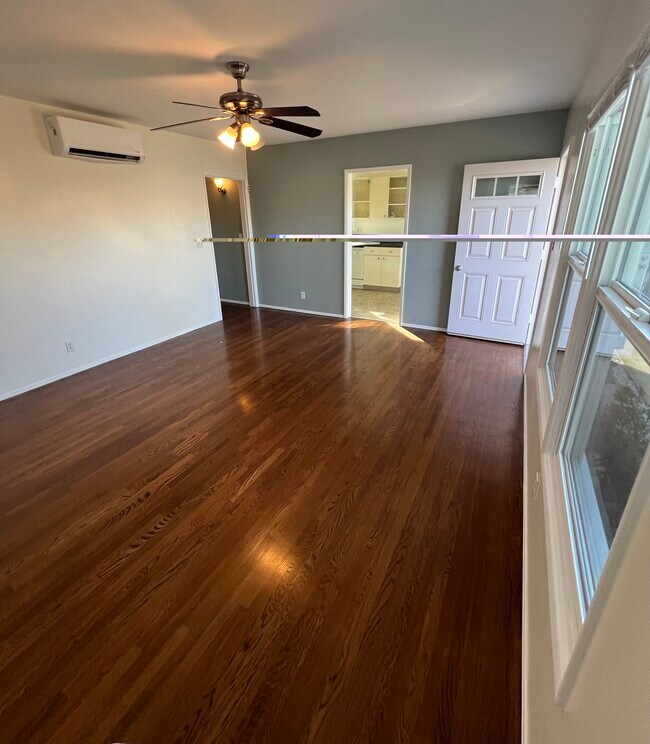 Sala de estar - 940 N Cedar St