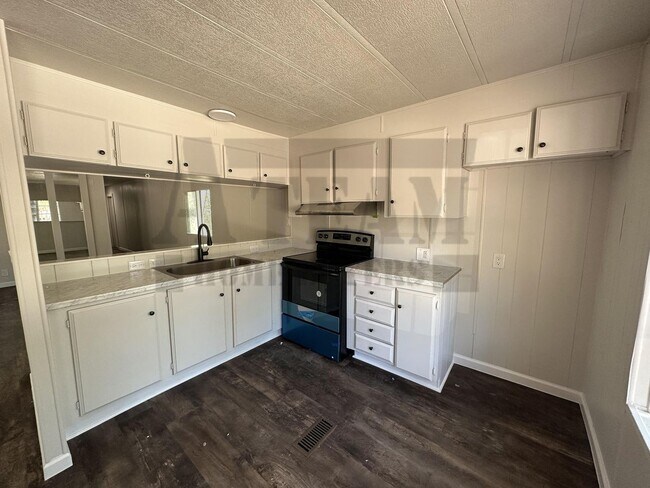 Foto del edificio - Cozy 2 Bedroom 1 Bathroom Home