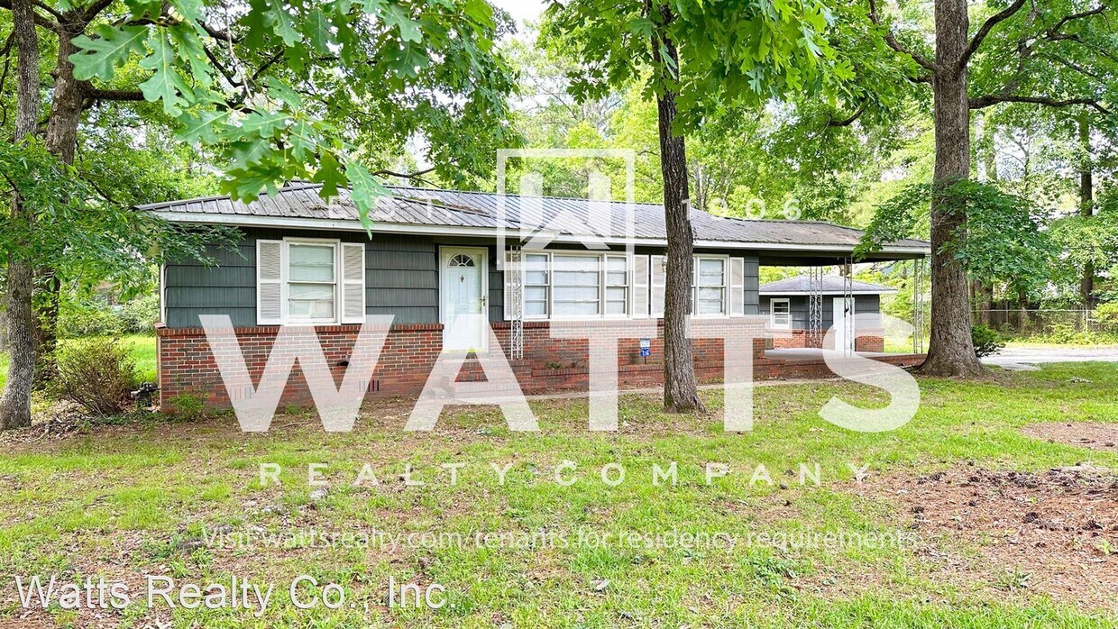 Primary Photo - 3 br, 2 bath House - 136 Lake Drive NE
