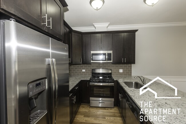 Photo - 2346 W Grand Ave Apartment