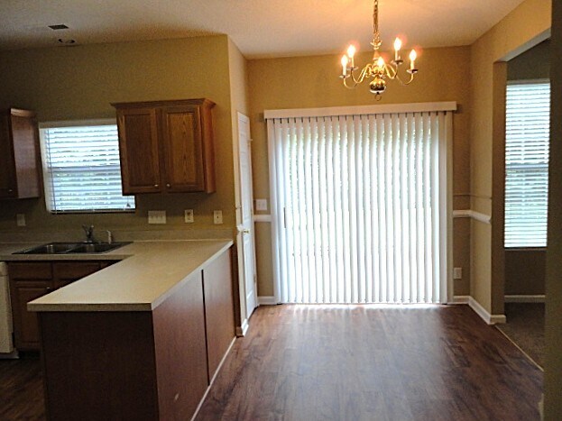 Foto del edificio - 5306 Weeping Cherry Dr