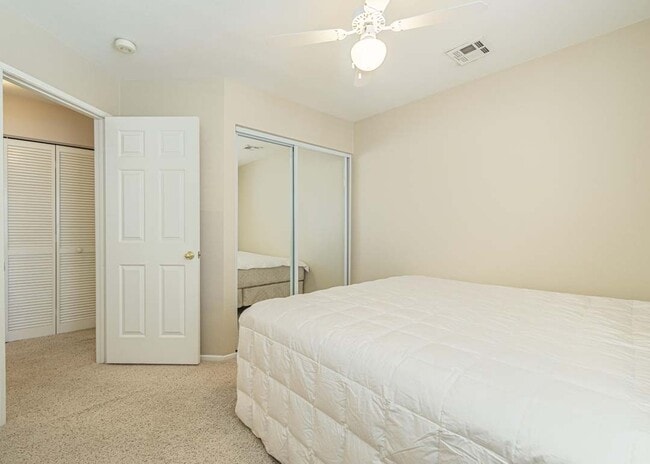 Foto del edificio - 3215 Fairgreen Ln