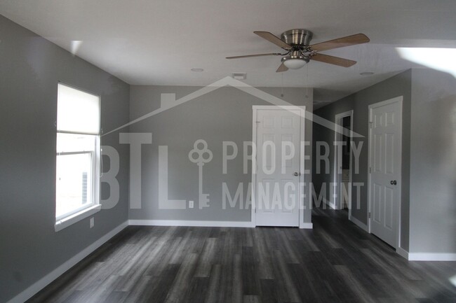 Building Photo - Beautiful 3 Bedroom / 2 Bath House