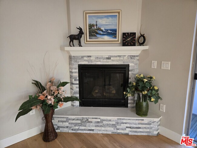 Building Photo - 4733 Elmwood Ave