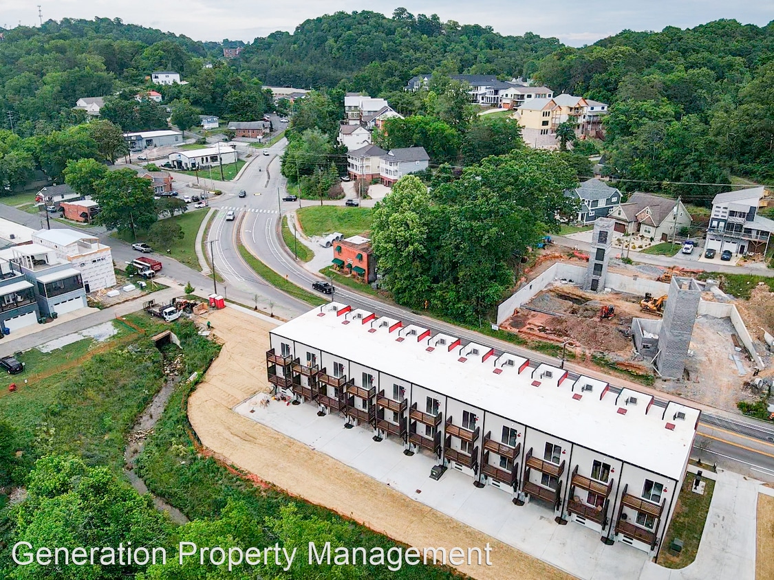 2 br, 2.5 bath House 745 N Market Street House Rental in